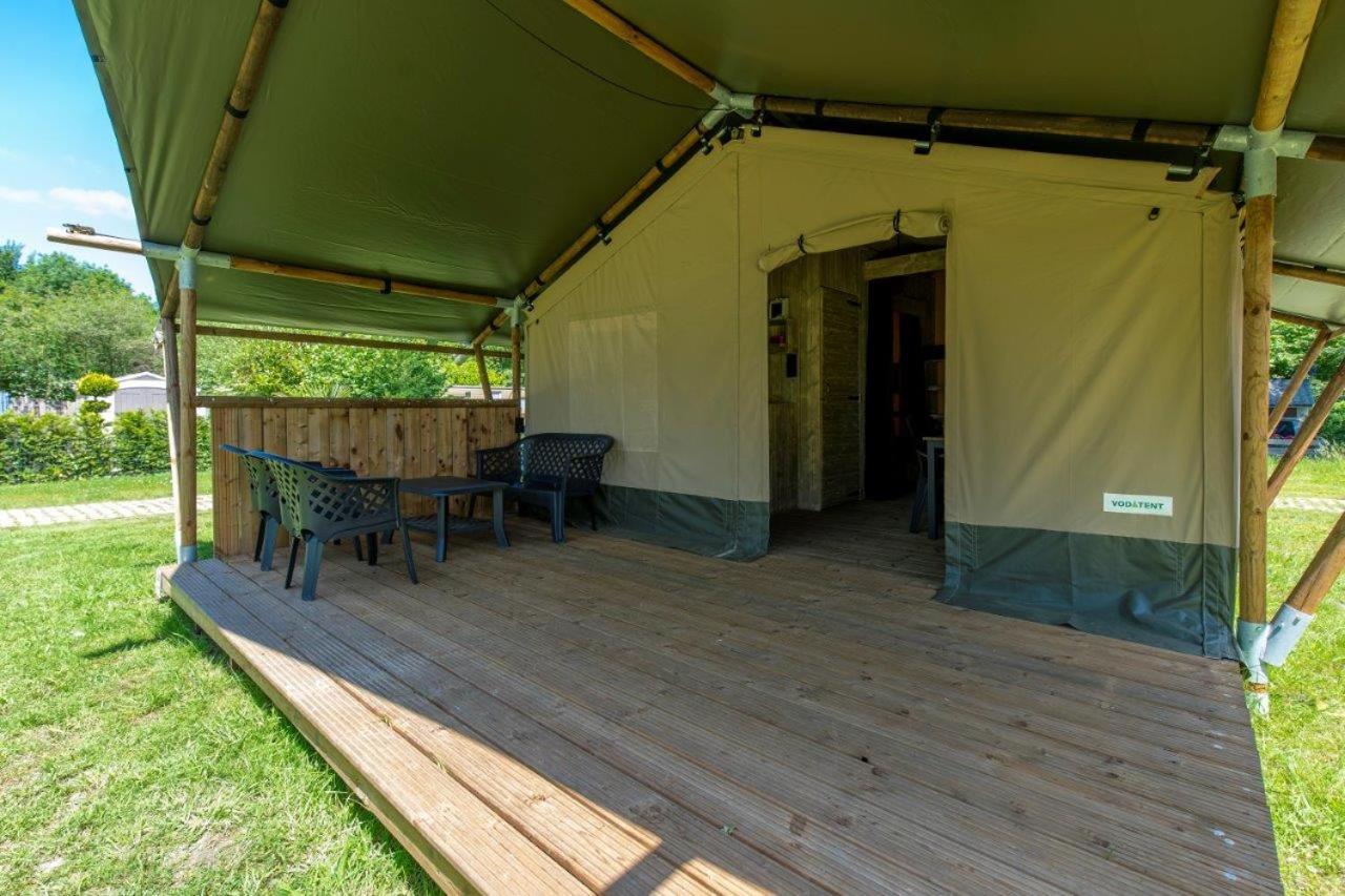 Safari tent at Camping de Rammelbeek Hotel Lattrop Ruang foto