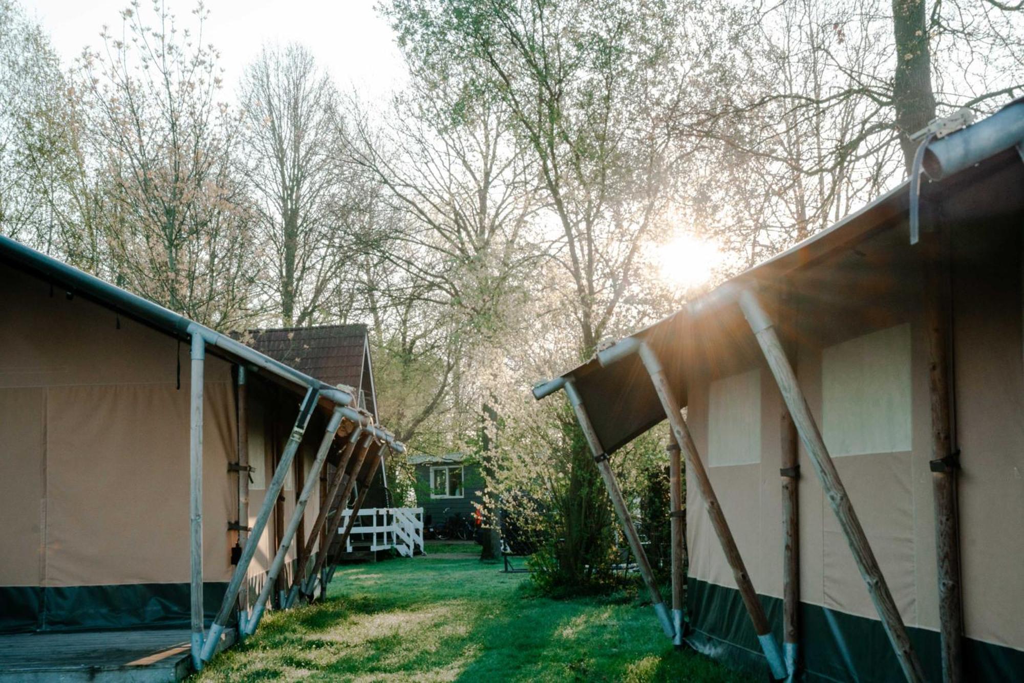 Safari tent at Camping de Rammelbeek Hotel Lattrop Bagian luar foto